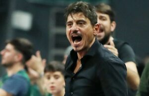 Γιαννακόπουλος: «Συγχαρητήρια στον Ολυμπιακό - Τα στραβά τα έβλεπα, το μυαλό ήταν αλλού, λάθος δεν θα ξαναγίνει»