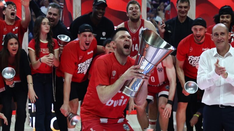 Ολυμπιακός: Ο νέος πρωταθλητής στην Euroleague με φοβερούς Φουρνιέ και Πίτερς (video)
