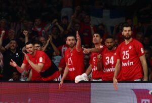 Ο Ολυμπιακός τελείωσε το ματς χωρίς να αγωνιστεί δευτερόλεπτο Έλληνας παίκτης!